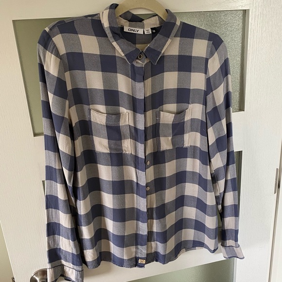 Button down top - Picture 1 of 9